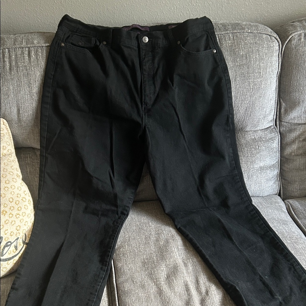 Gloria Vanderbilt Classic Black Straight Leg Jeans